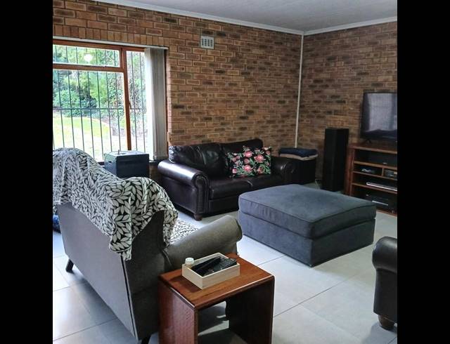 3 BEDROOM HOUSE FOR SALE IN NUWE UITSIG